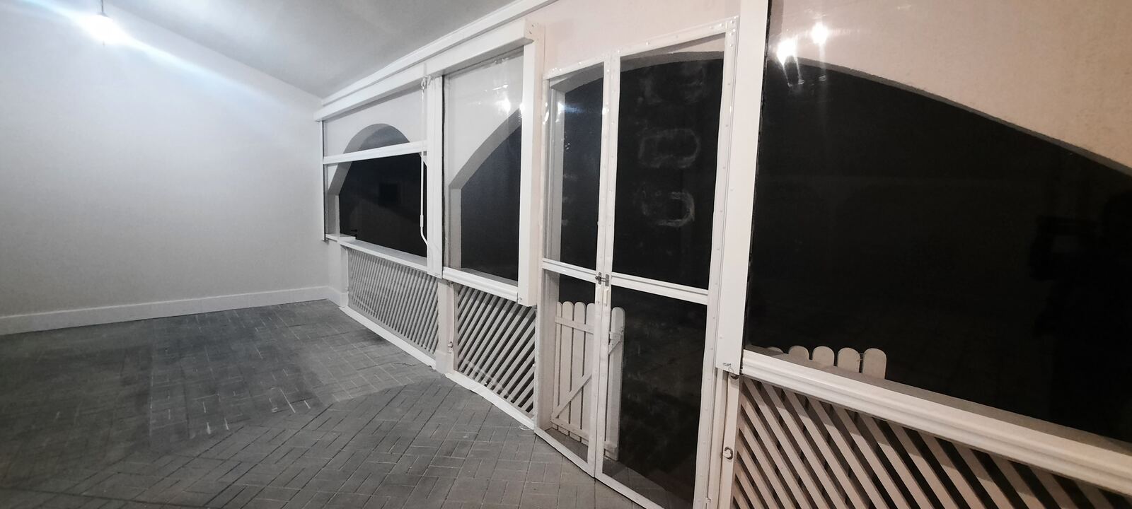 Închidere terasă interior, vedere largă